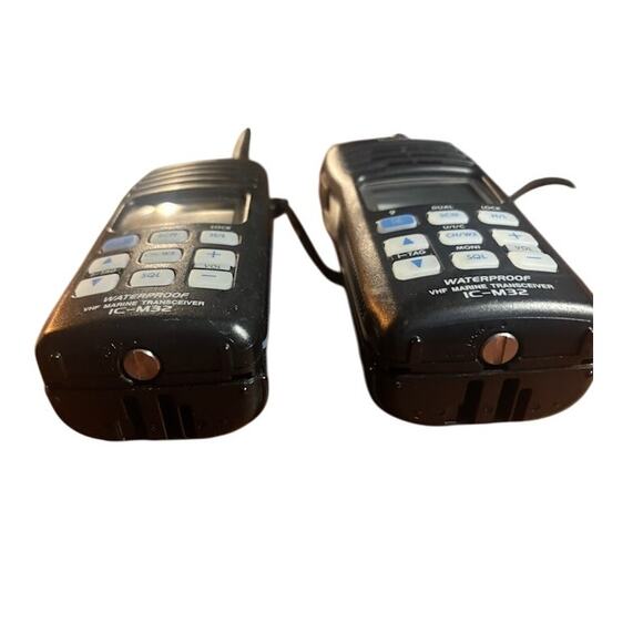 Icom IC-M36 Floating Submersible 2 Marine Transceivers No Chargers! Untested. - Picture 8 of 8